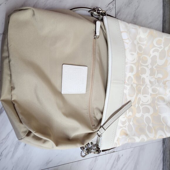 Like New Rare Coach Signature C's White & Cream Shoulder Bag Purse - Picture 16 of 16